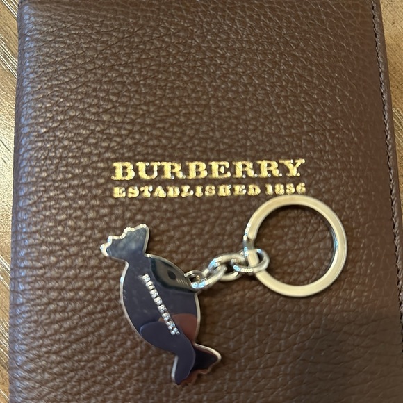 Burberry leather notebook and vintage key chain - Picture 12 of 12